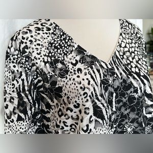 Chico’s Black White Sheer Longsleeve Top Blouse animal print floral EUC Nice! 3